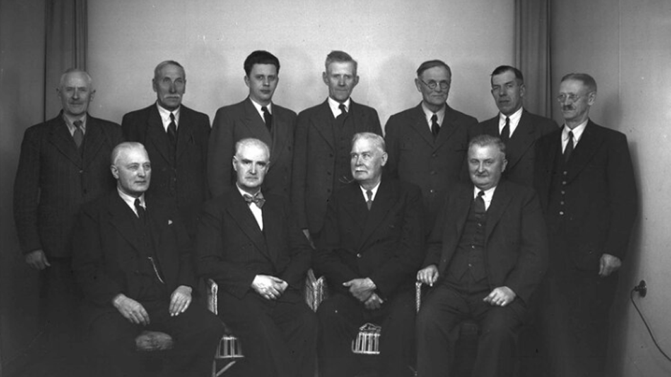 Gruppp-porträtt med hela styrelsen.